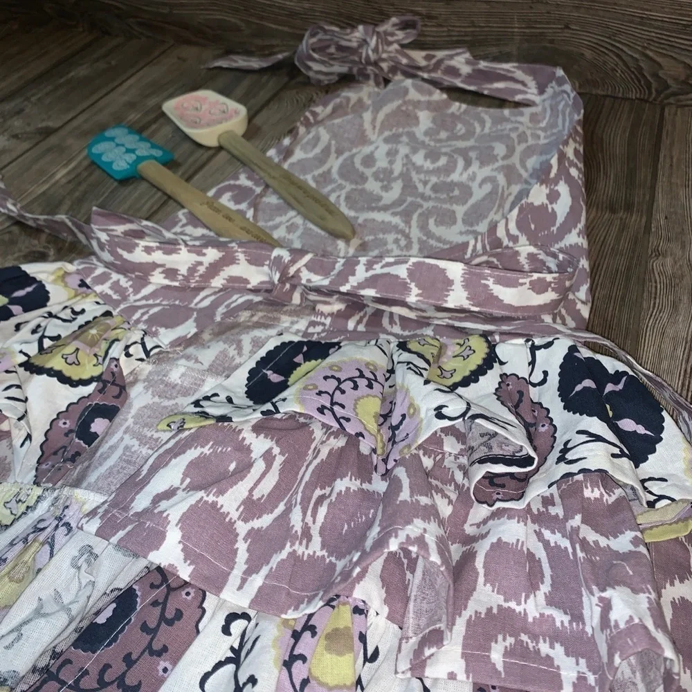 New Ruffle Apron - Picture 3 of 4